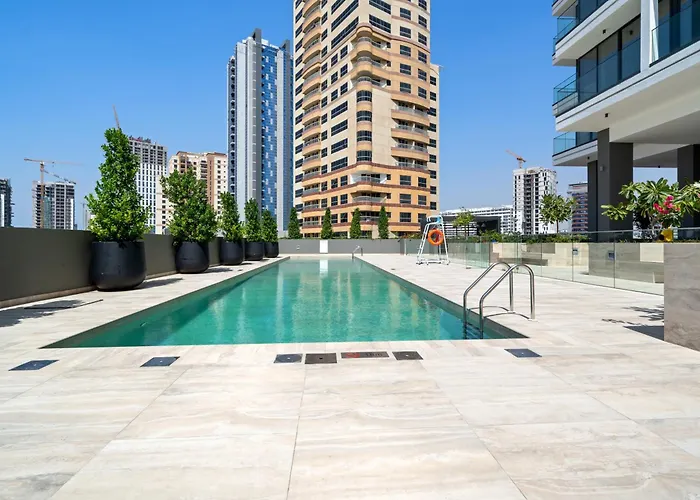 Waves - Cityscape Balcony Views And Cozy Comfort In Dubai